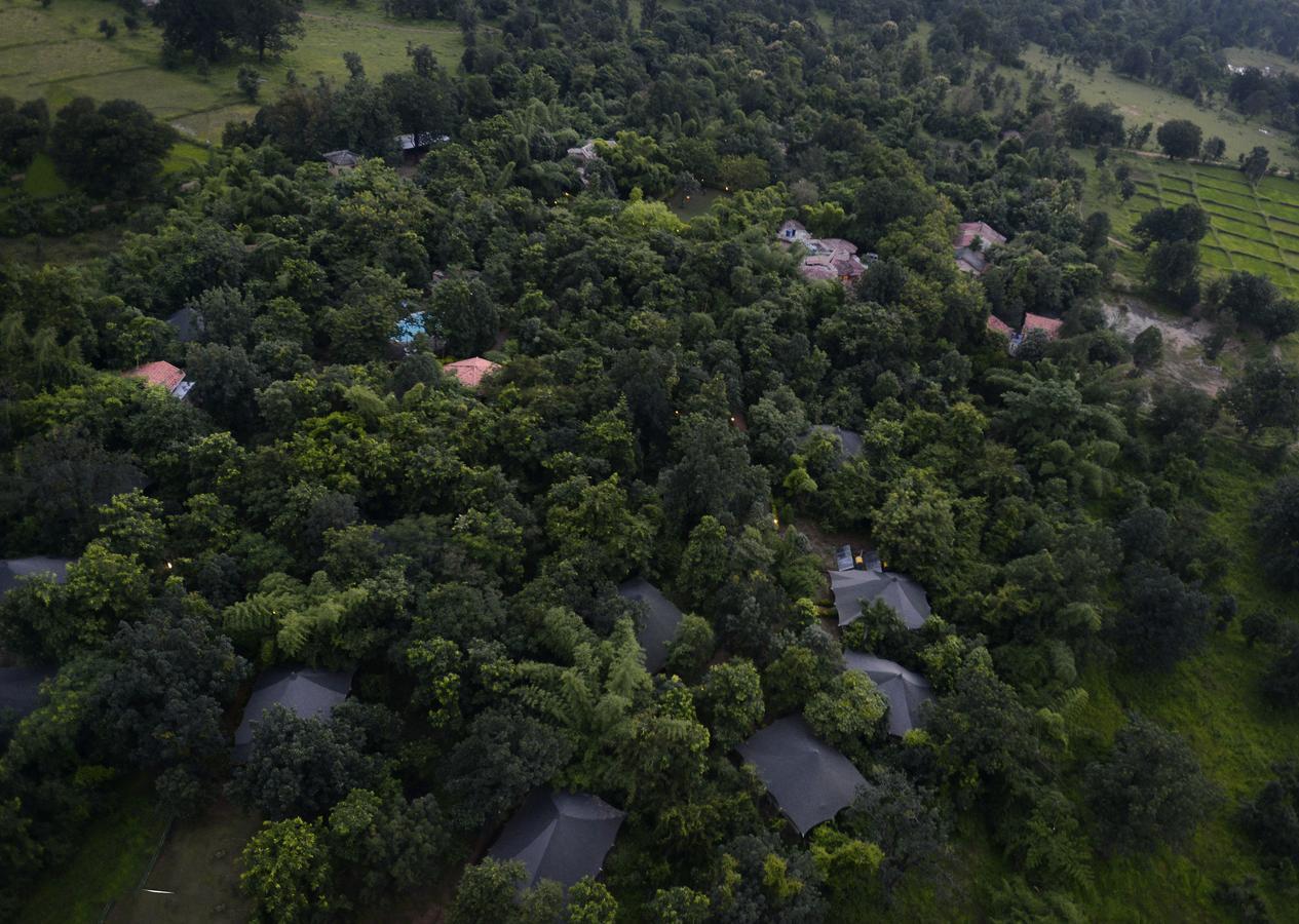 Отель Pench Jungle Camp Khawasa Экстерьер фото