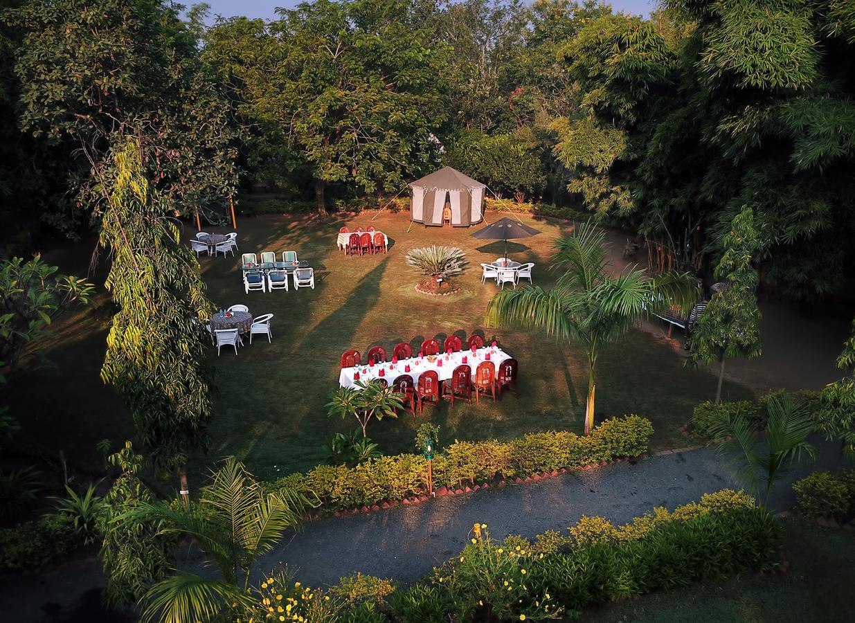 Отель Pench Jungle Camp Khawasa Экстерьер фото