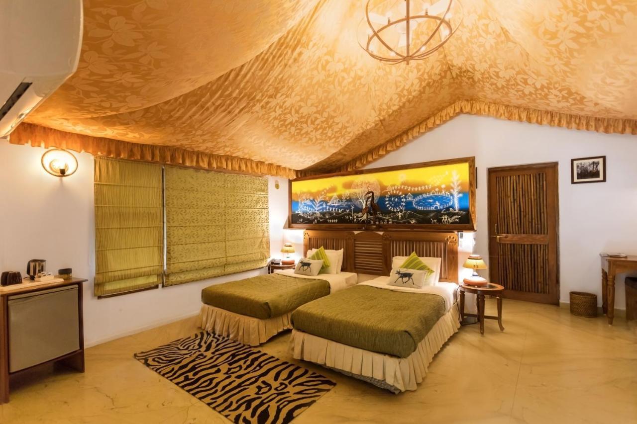 Отель Pench Jungle Camp Khawasa Экстерьер фото