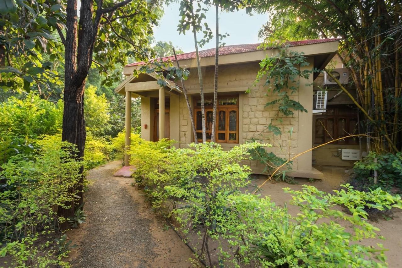 Отель Pench Jungle Camp Khawasa Экстерьер фото